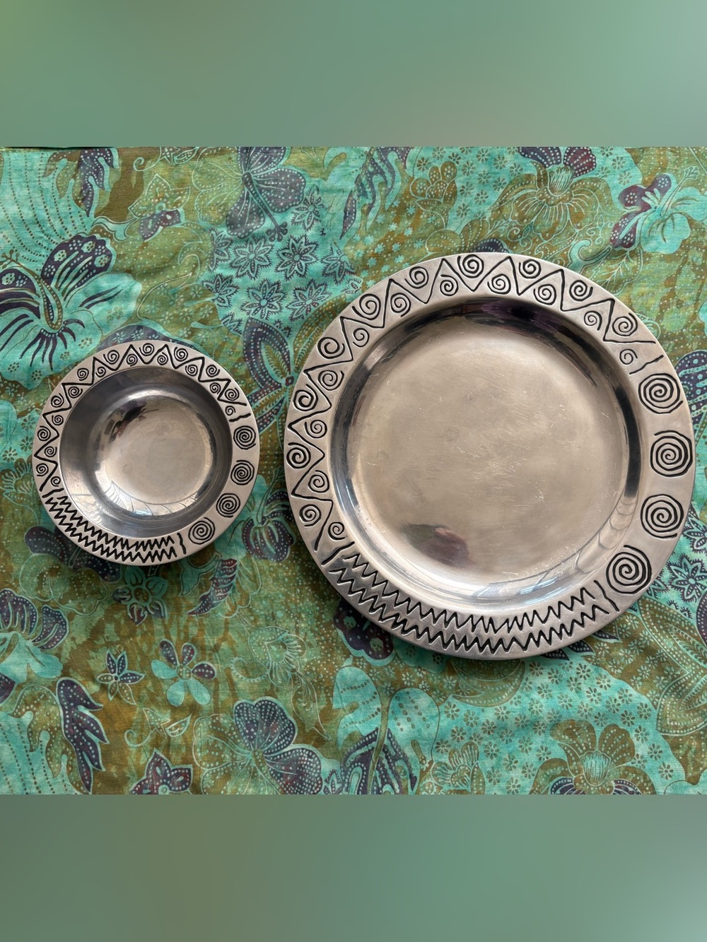 Two Wilton Armetale Pewter Decorative Serving Bowl & Plate  Set Reggae Pattern
